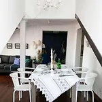 Location Spacious Charming 2 Great Views *