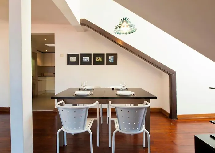 Location Spacious Charming 2 Great Views דירה