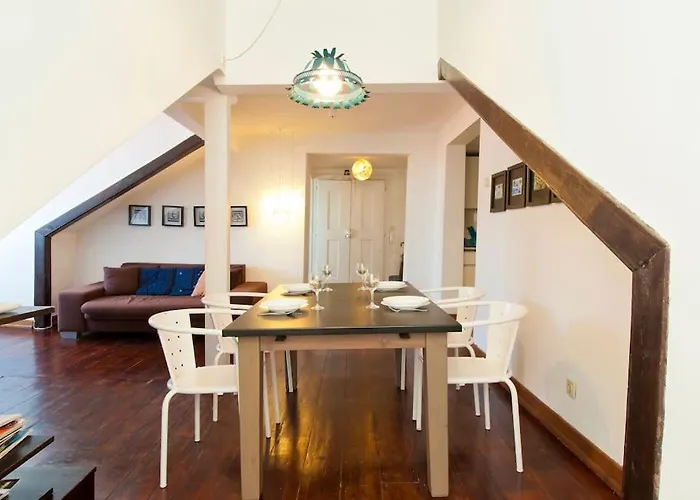 Location Spacious Charming 2 Great Views דירה *