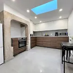 Location Spacious Charming 2 Great Views